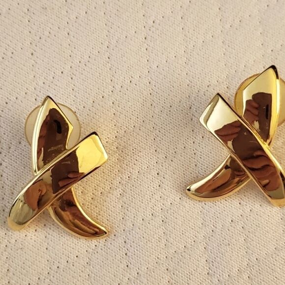 Classic Design Gold Plated Post Earrings - Picture 1 of 2